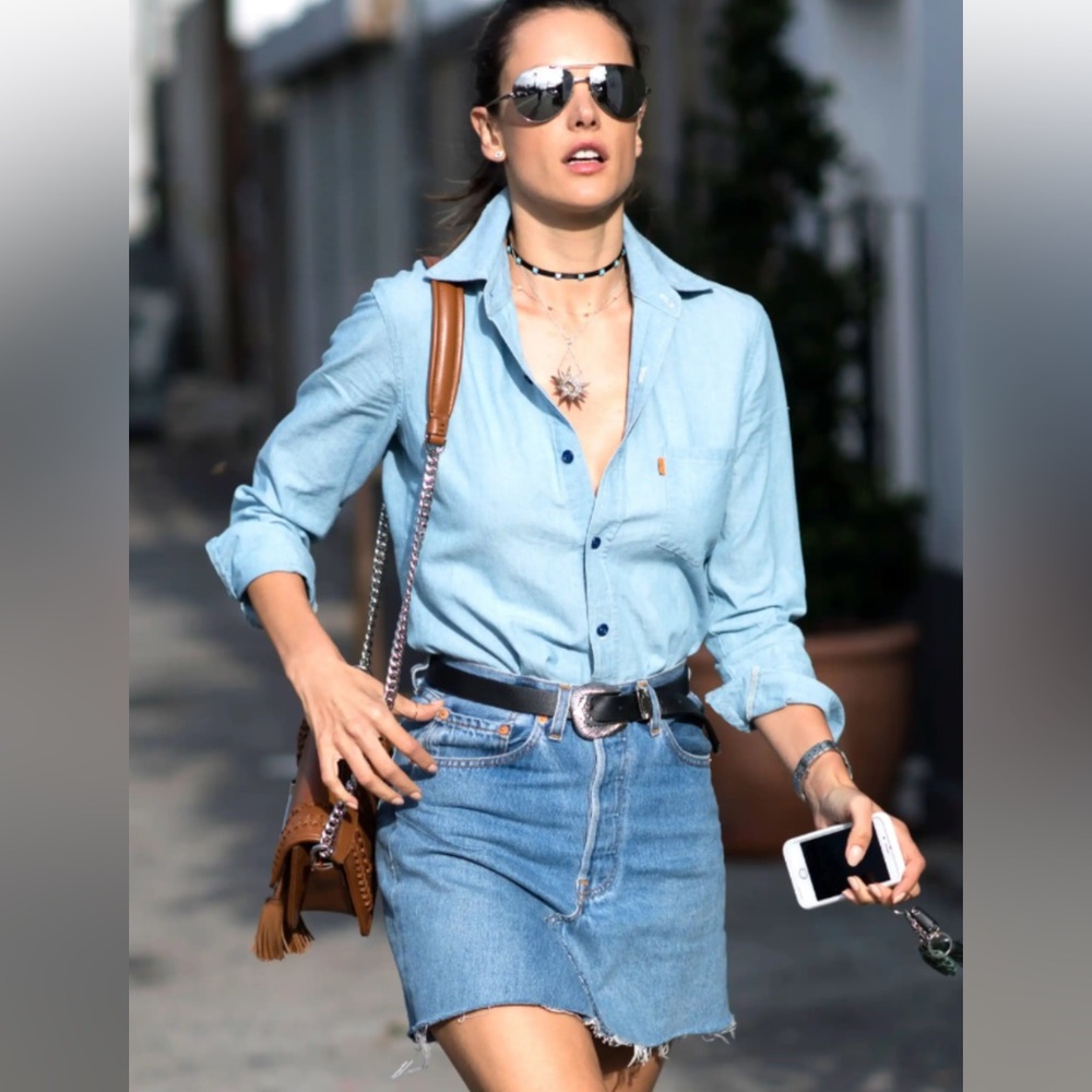 BELLA DAHL Distressed Denim Mini Skirt size 27 ASO Alessandra Ambrosio